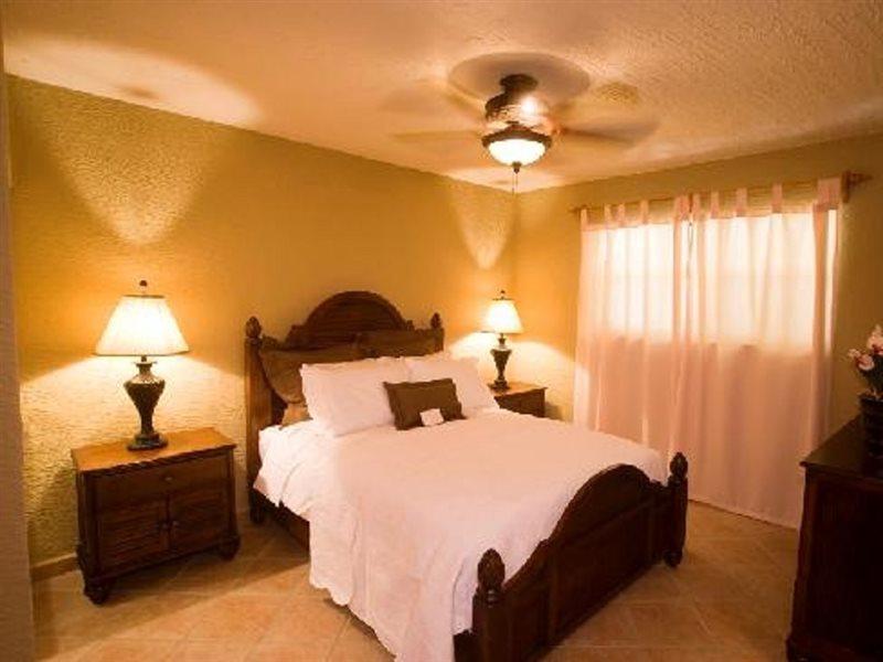 Clarion Suites Roatan At Pineapple Villas French Harbour Exteriör bild