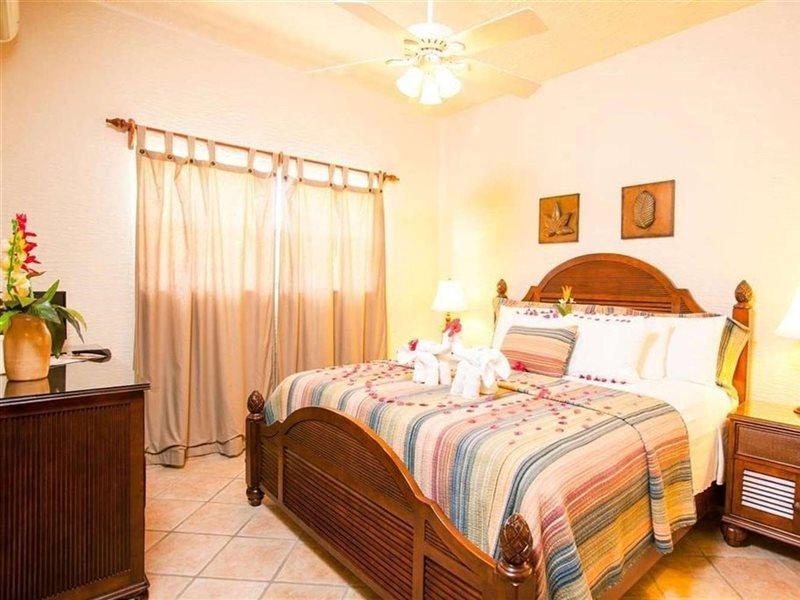 Clarion Suites Roatan At Pineapple Villas French Harbour Exteriör bild