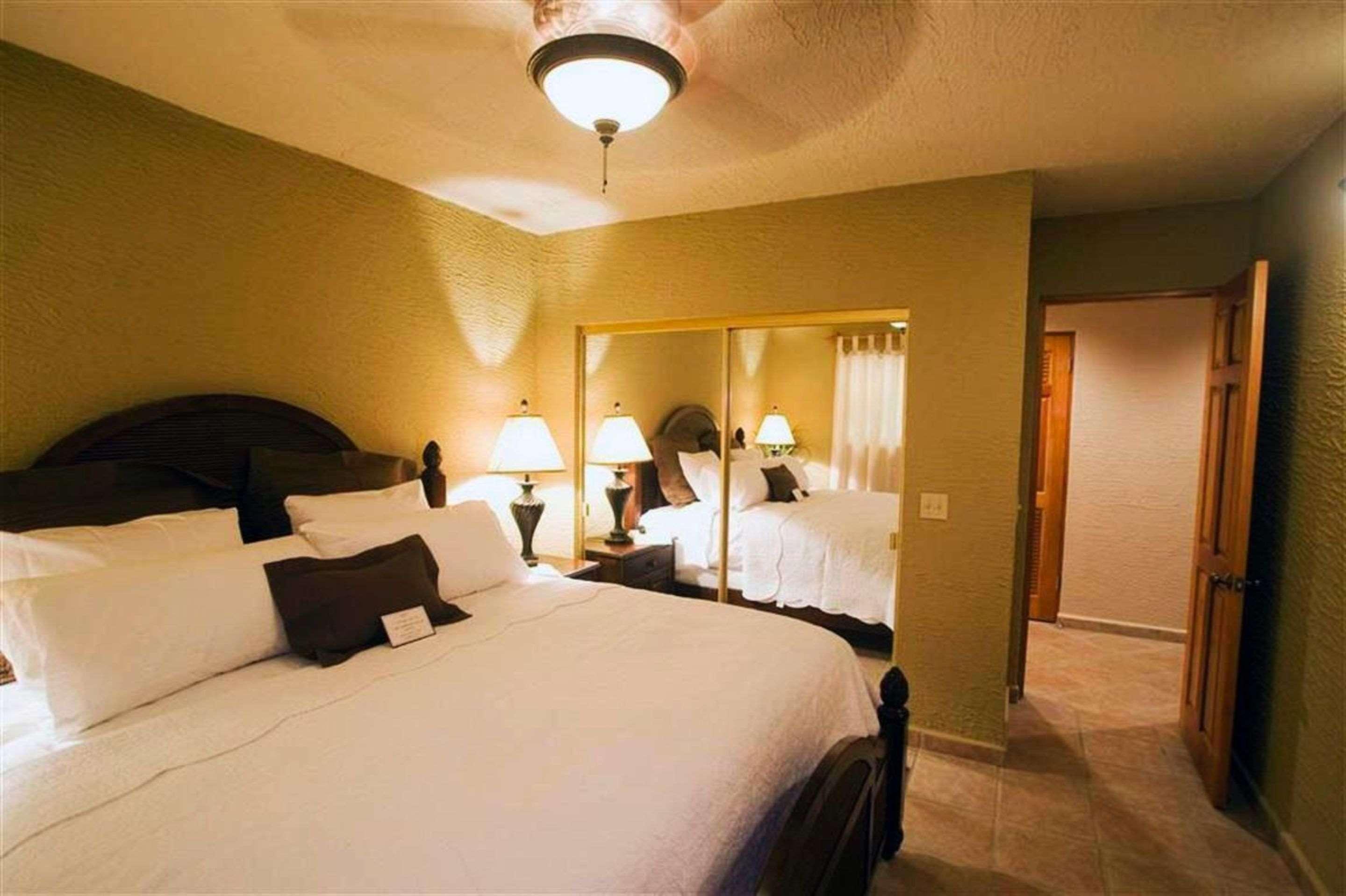 Clarion Suites Roatan At Pineapple Villas French Harbour Exteriör bild