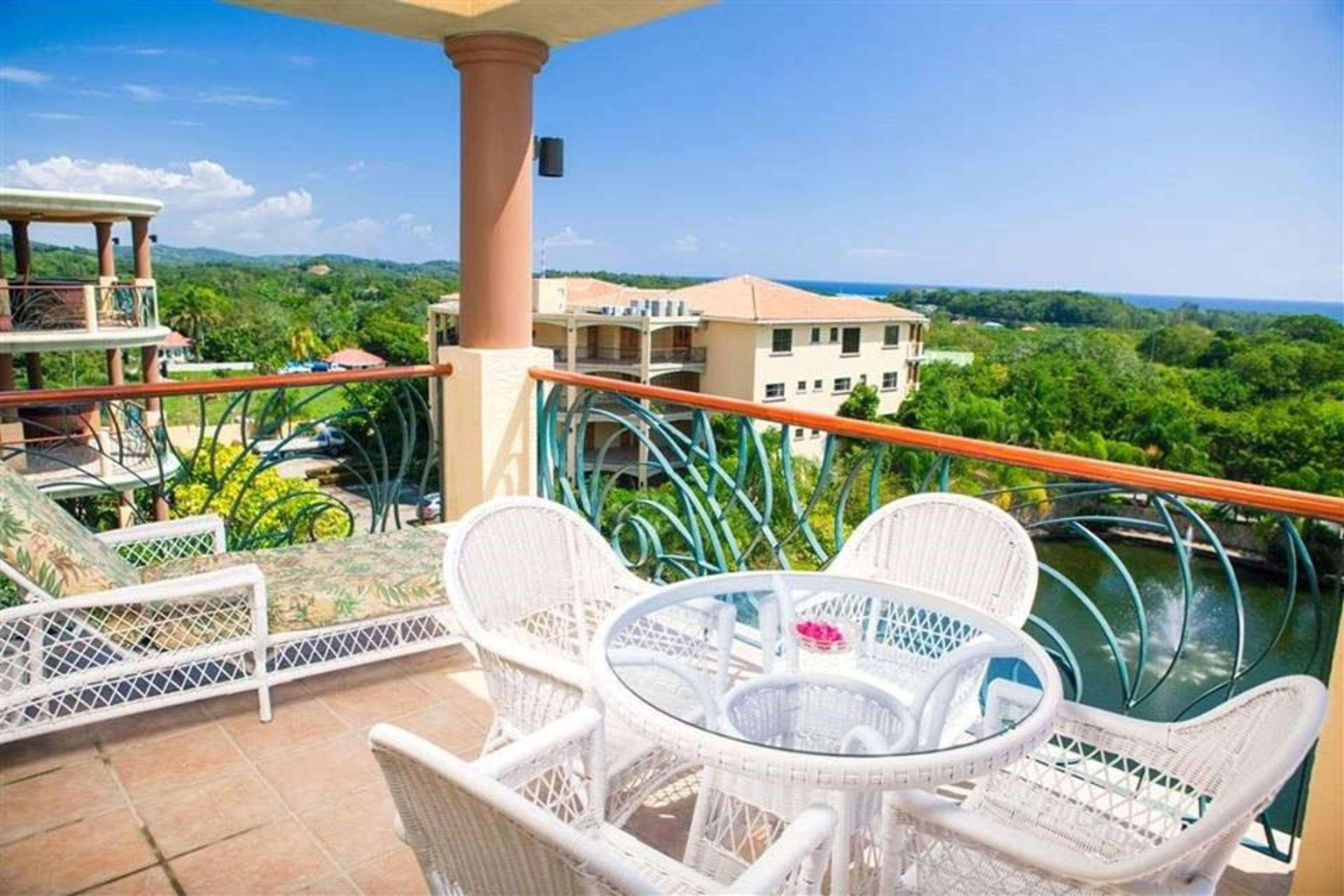 Clarion Suites Roatan At Pineapple Villas French Harbour Exteriör bild
