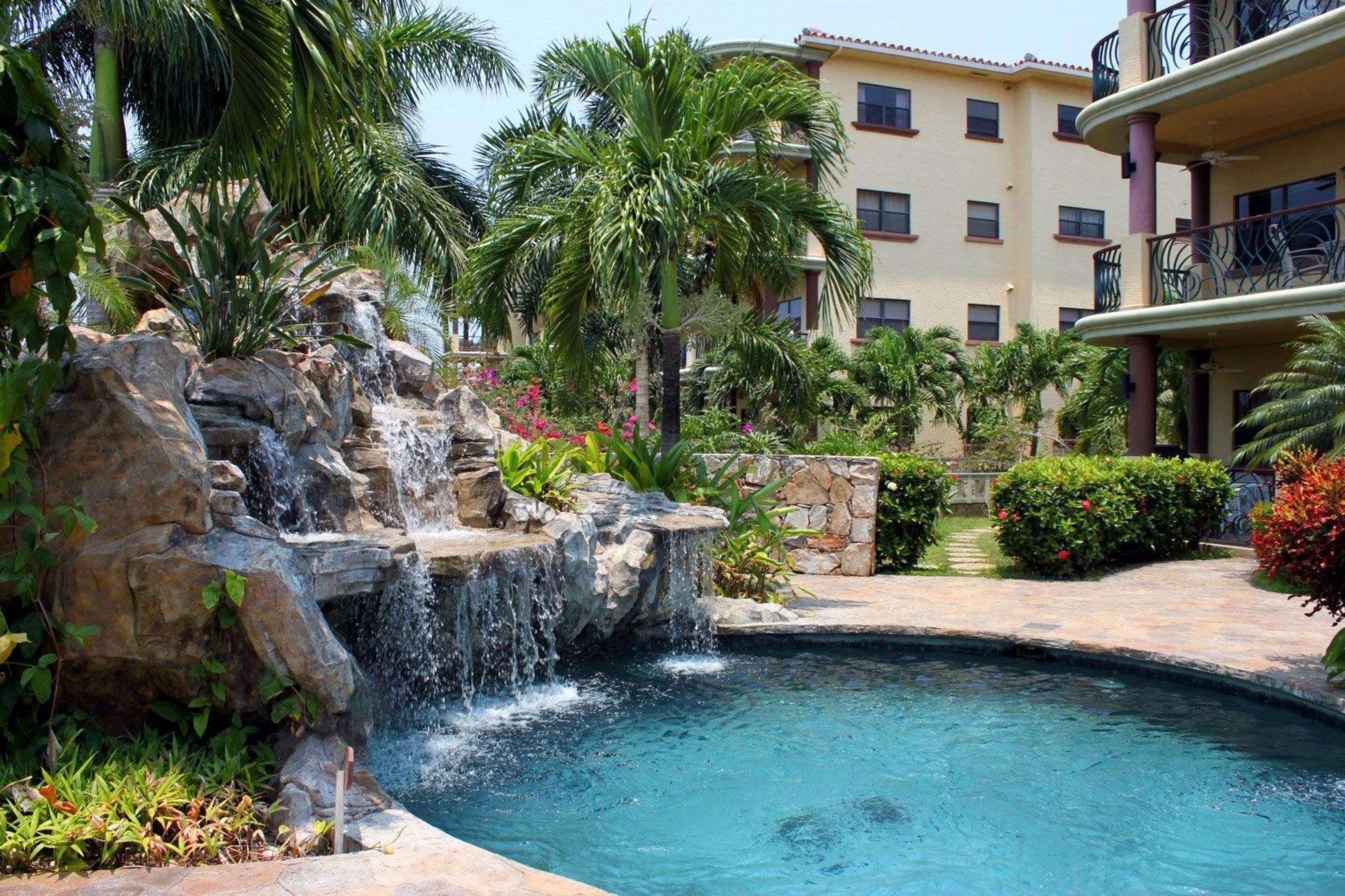 Clarion Suites Roatan At Pineapple Villas French Harbour Exteriör bild
